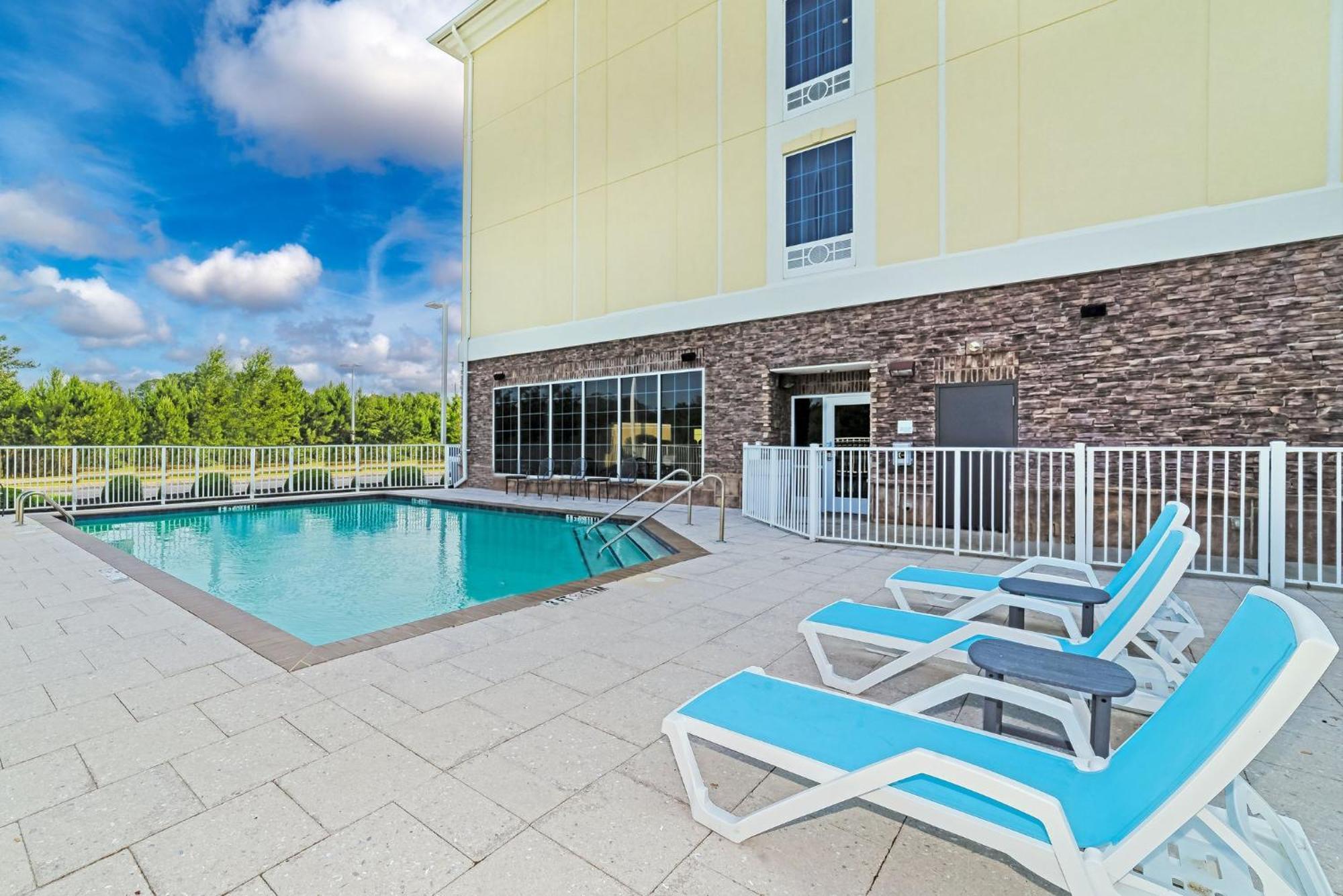 Holiday Inn Express & Suites Aiken By Ihg Exterior photo